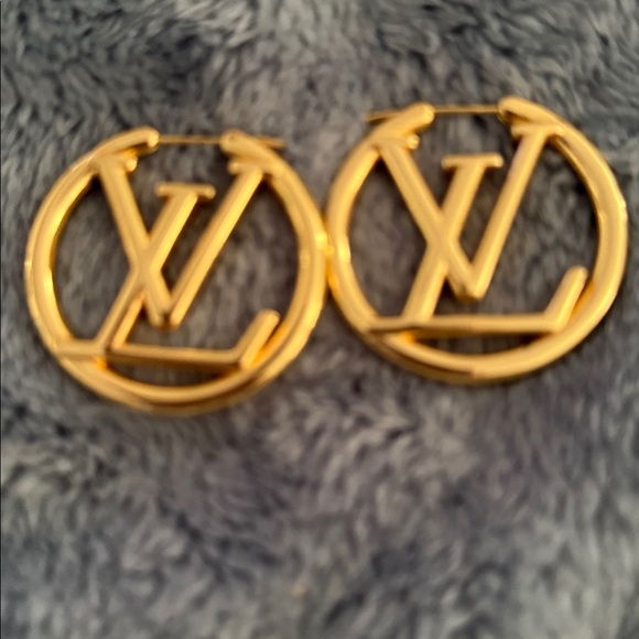 Louis Vuitton Gold Monogram Earrings - Picture 3 of 4
